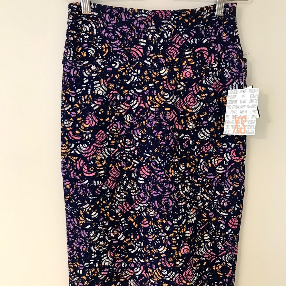 LuLaRoe Cassie Skirt / Deep Colorful Pattern / XS